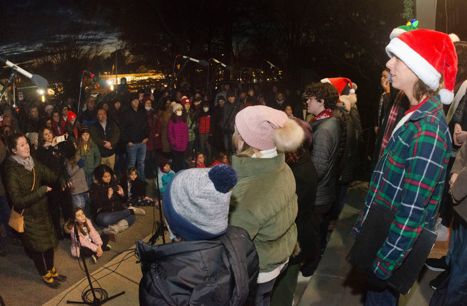 Large crowd turns out for tree lighting in Barrington